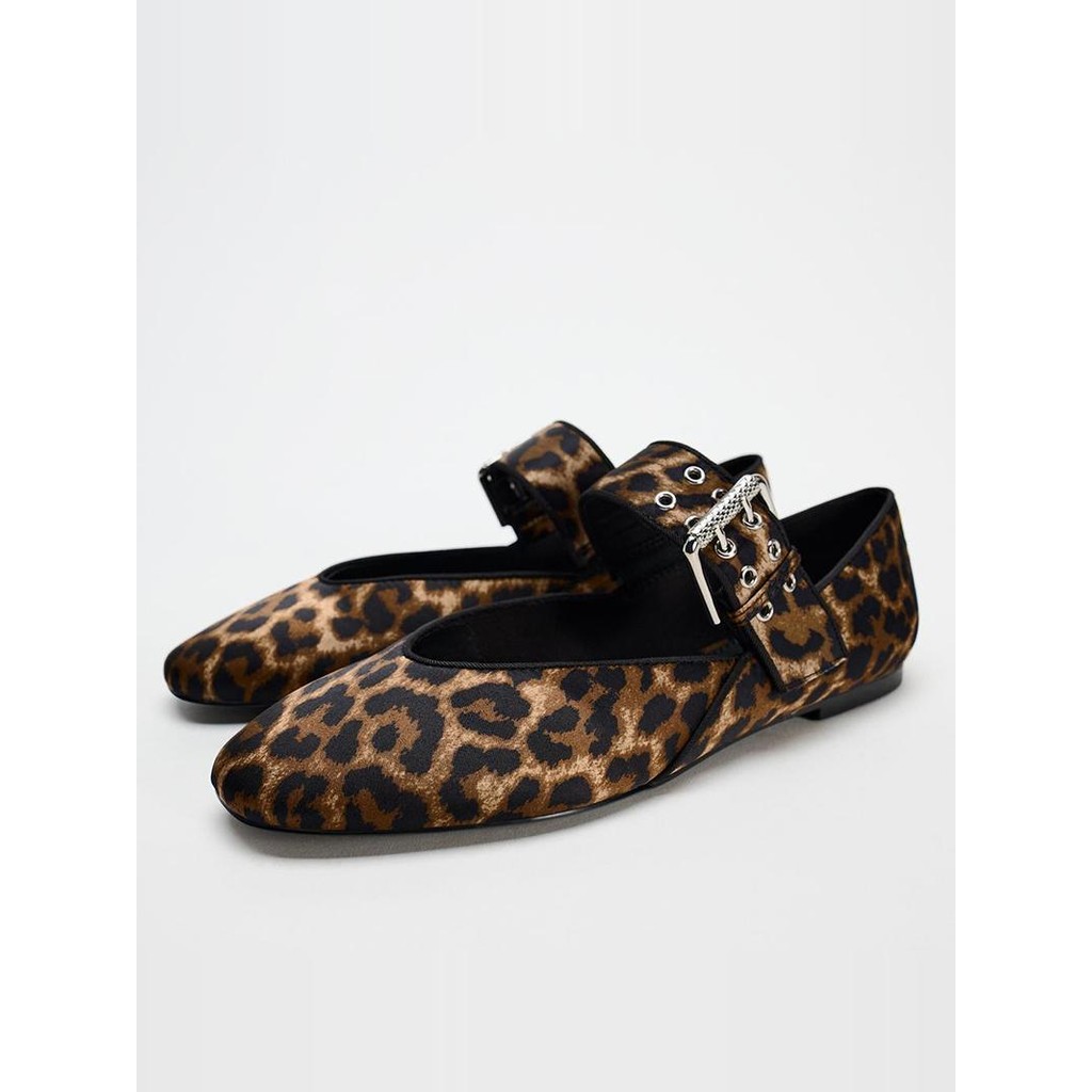 ❤จัดส่งสินค้าใน 24 ชั่วโมง❤2025 ใหม่ฤดูใบไม้ร่วงเสือดาวพิมพ์รอบ Toe รองเท้าแฟชั่น BUCKLE Ballet Flats รองเท้าแตะส้นหนา