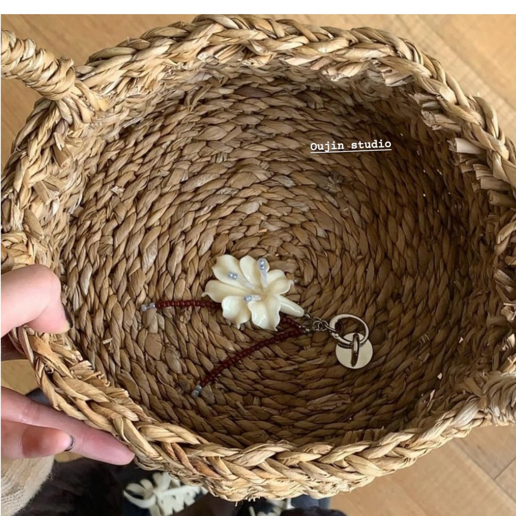 สไตล์เกาหลี อิน ใหม่สไตล์ฤดูใบไม้ร่วงฤดูหนาวย้อนยุคทําด้วยผ้าขนสัตว์ถักลายศิลปะดอกไม้จี้โทรศัพท์มือถือจี้เหมาะสําหรับ16โปรแม็กซ์/15/14มือโปร/13/12เปลือกแข็งเคส - รูปที่ 3