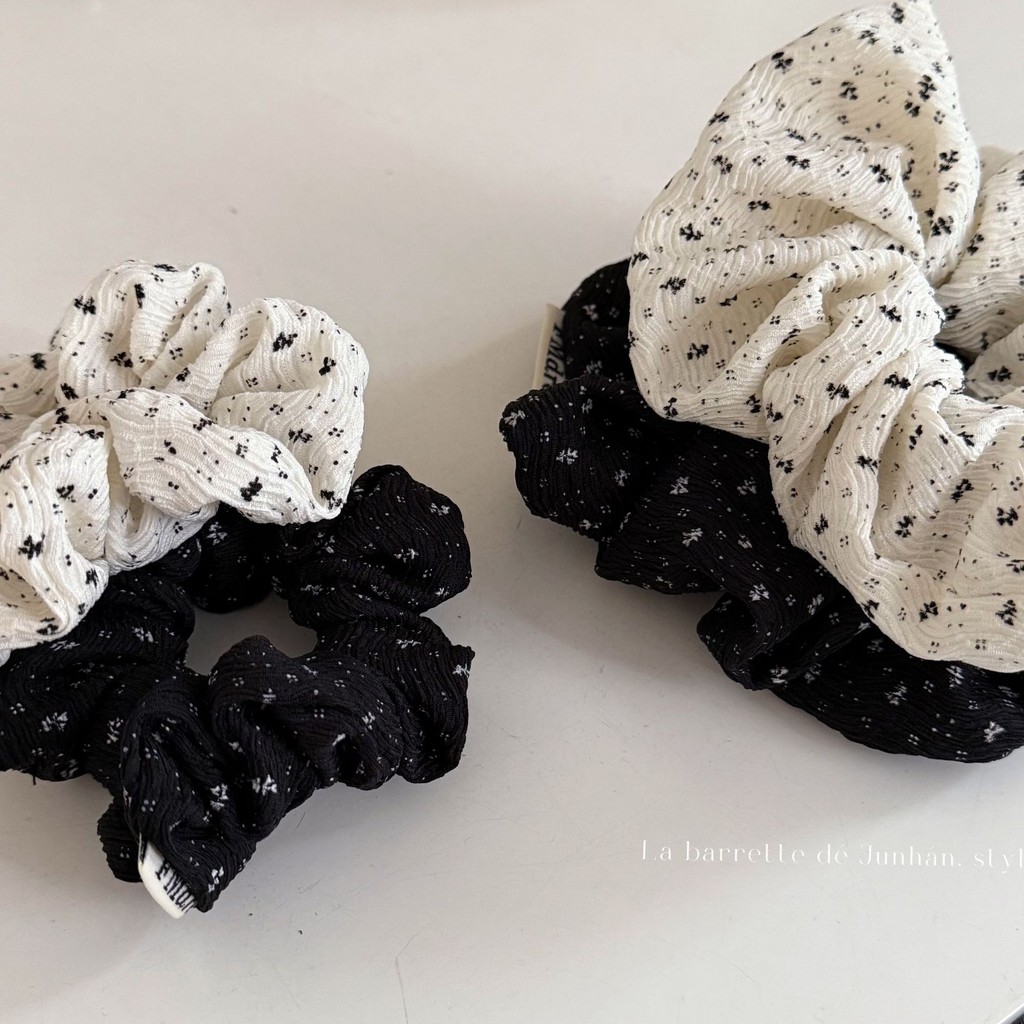 Retro Temperament Flower สีดําสีขาว Scrunchy Hair Tie