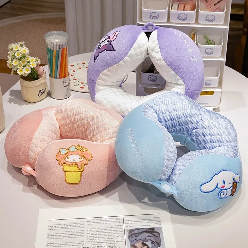 การ์ตูน Kuromi My Melody Cinnamoroll หมอนรองคอรูปตัวยู Pochacco Travel Nap หมอนสํานักงานหมอนสาวของขวัญ