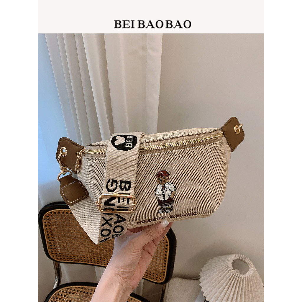 [Bei Baobao] Niche All-Match Bear Chest Bag-2025 สไตล์ใหม่แนวตั้งสไตล์ Simple Sports Messenger Bag