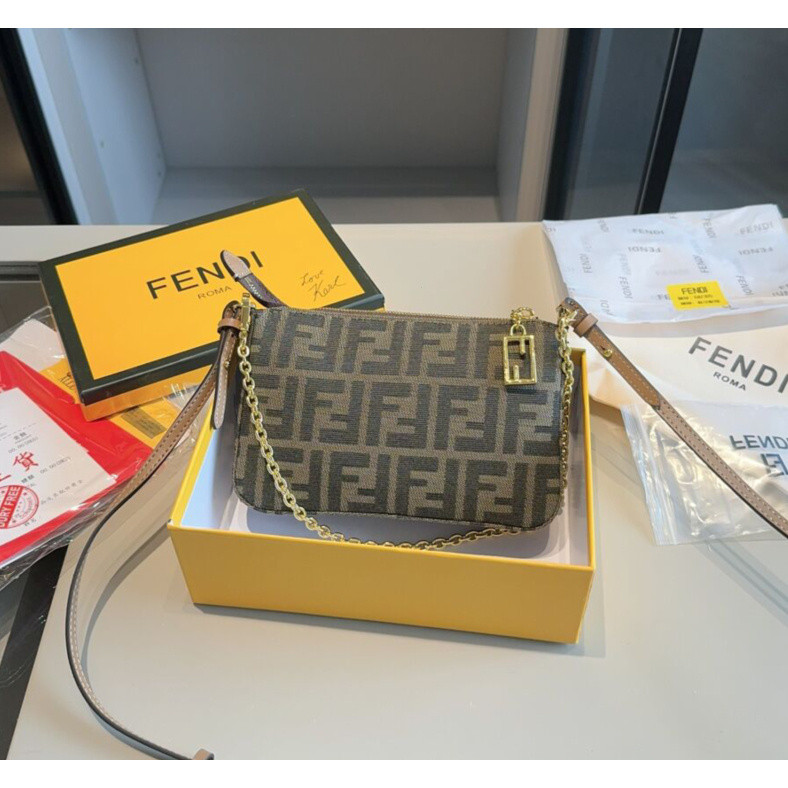 [กล่องของขวัญ] แฟชั่น Fendi Woc กระเป๋าโทรศัพท์ หนังแท้ สายคล้องไหล่ยาว กระเป๋าสะพายผู้หญิงสุดหรู