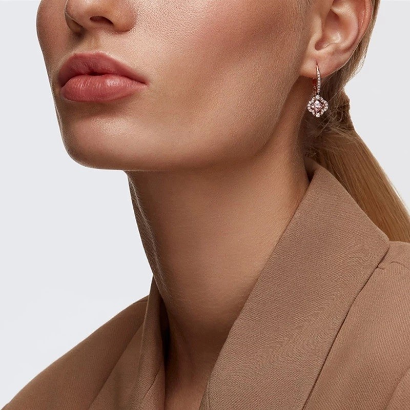 🚚สินค้าพร้อมส่งในไทย🚚แท้100% Swarovsk UNA SPARKLING DANCE ส่องแสงสดใส โคลเวอร์สี่ใบ ต่างหู - รูปที่ 3