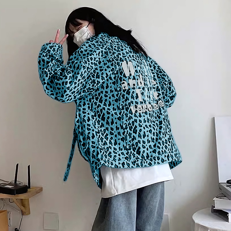 SuySuy พร้อมส่ง เสื้อ ทรงแจ็คเก็ต คอปก ลายเสื้อ ดีเทลสกรีนตัวหนังสือที่ด้านหลัง เท่ๆเก๋ๆ จับแมตท์ได้หลายสไตล์