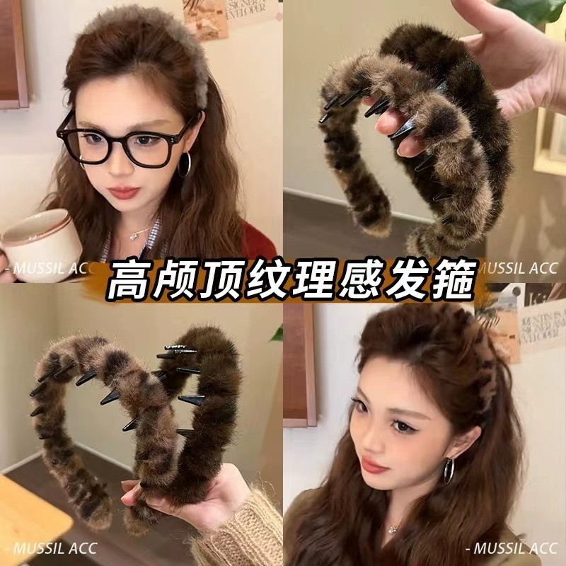 ที่คาดผมลายเสือดาวตุ๊กตาเกรดสูงพร้อมที่คาดผมล้างหน้าฟันกันลื่นสําหรับผู้หญิง