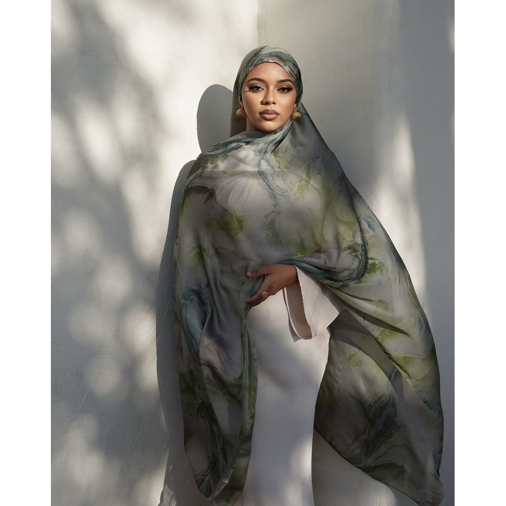 สไตล์ใหม่มาเลเซียธรรมดา Crinkle ซาตินชีฟอง Hijabs สําหรับผู้หญิงซาตินดูไบคูติซาตินริบบิ้น Ombre Vela สีน้ํา Hijab