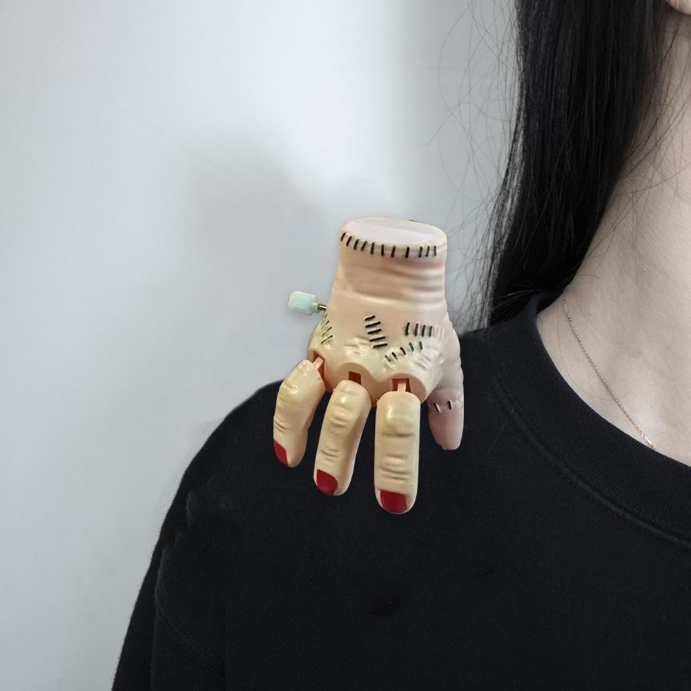 เล่นตลกและล้อเลียน Prop มือสุด ๆ ฮาโลวีนสยองขวัญ Wednesday Thing มือคอสเพลย์พลาสติก N1w9