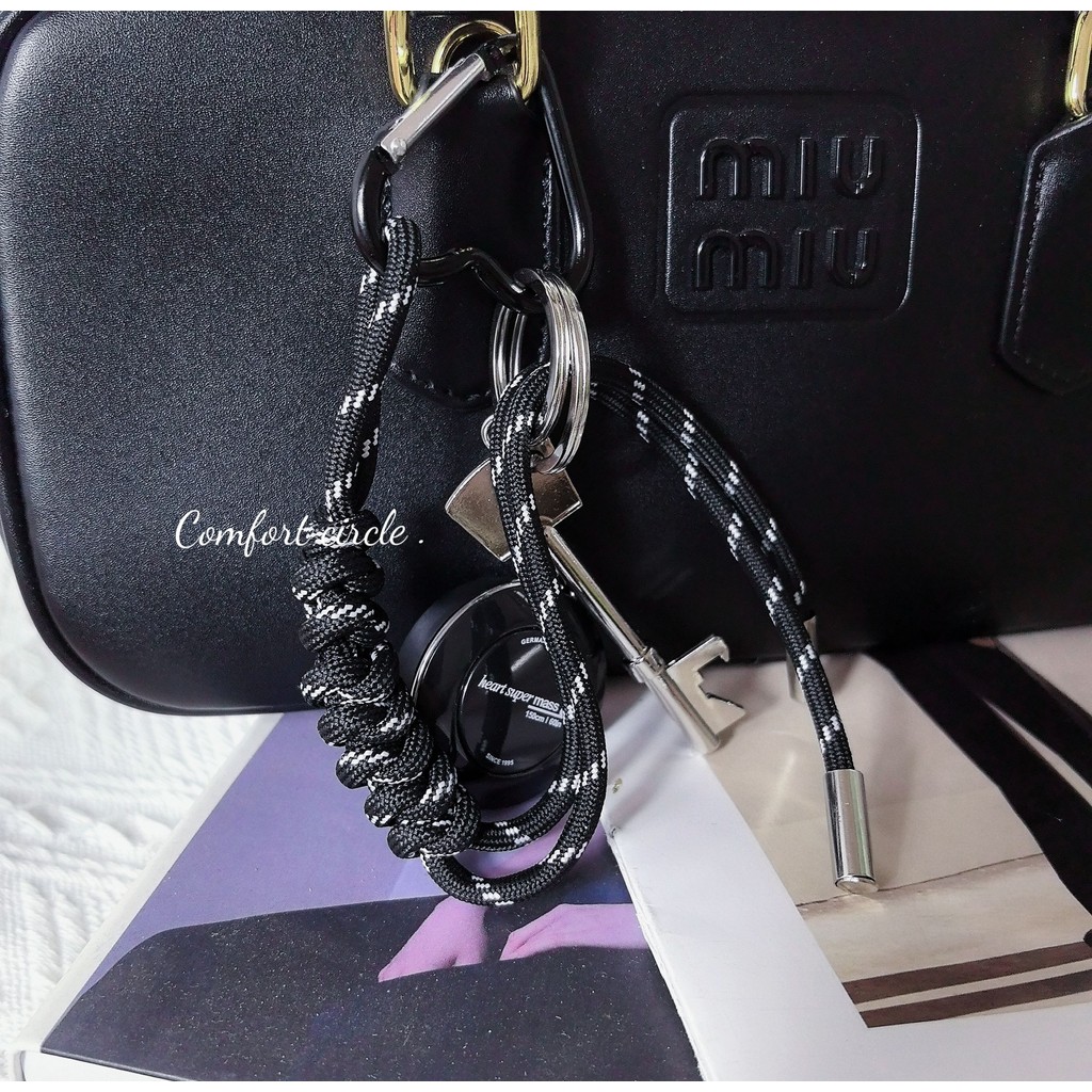 Original Design All-Match Love Heart Lock เชือกปีนเขาพวงกุญแจกระเป๋า Buckle Simple Girl miu กระเป๋าอุปกรณ์เสริมจี้จี้