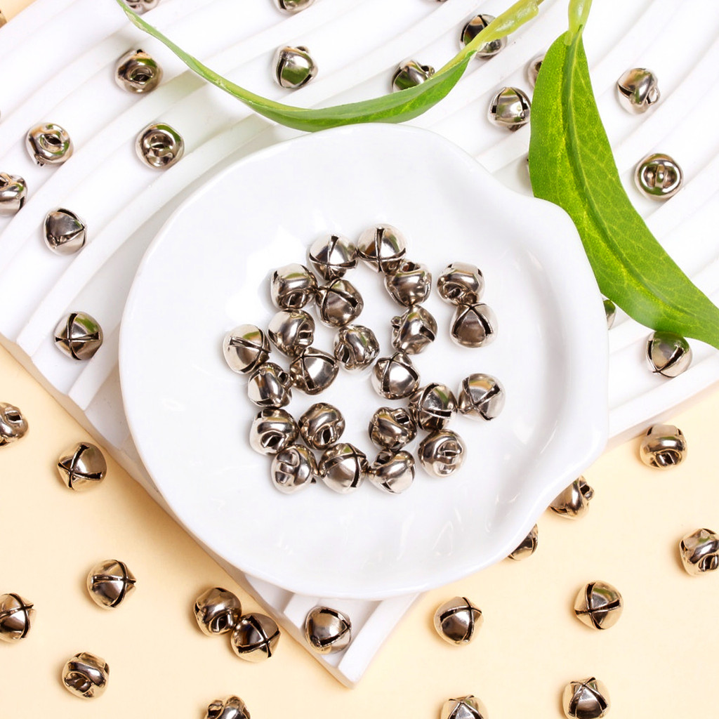 100/50pcs 6/8/10 มม.แฟชั่น Silver Gold Small Bell คริสต์มาส Jingle Bells สําหรับเครื่องประดับทํางานแต่งงานตกแต่ง DIY Craft