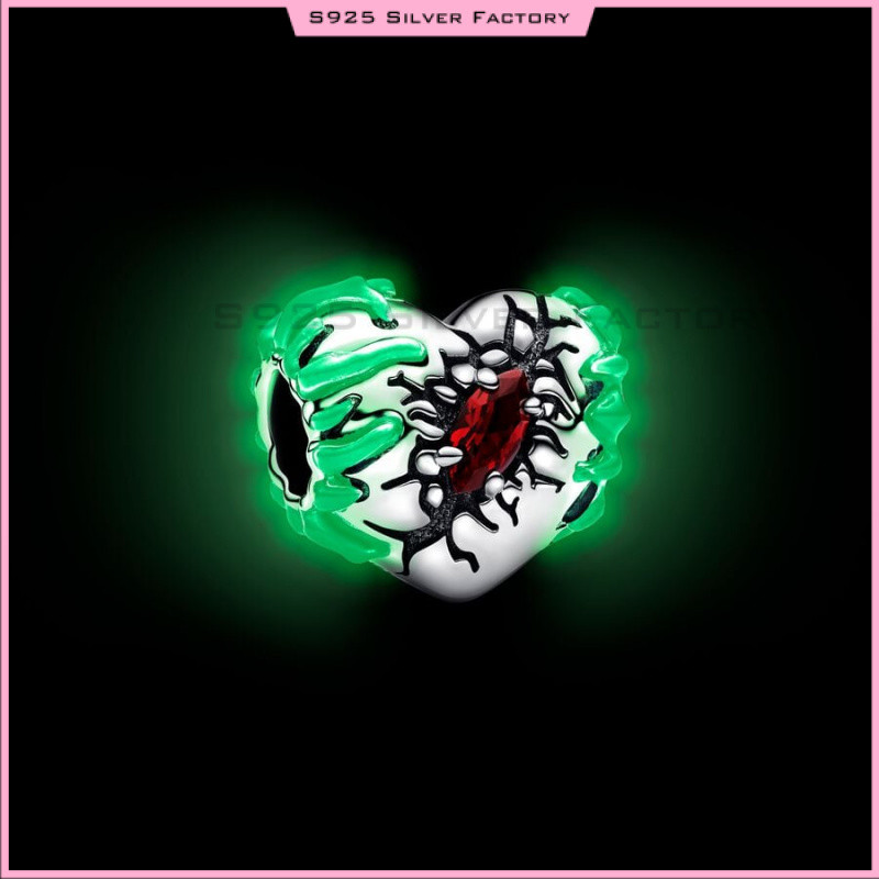 Moon Dangle Charm Lucky Star & Heart Charm Stranger Things Glow-in-the-dark Heart Charm 100% 925 สร้อยข้อมือเงินลูกปัดเหมาะสําหรับสร้อยข้อมืองูคริสต์มาสของขวัญของขวัญวันเกิด