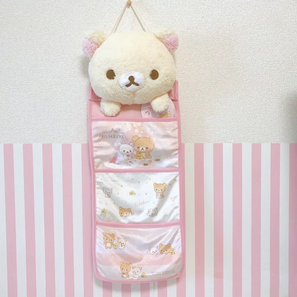Rilakkuma Bear Girl กระเป๋าเก็บของติดผนังอุปกรณ์หอพักนักเรียน Sundries กระเป๋าเก็บของความจุขนาดใหญ่ด้านหลังทํา