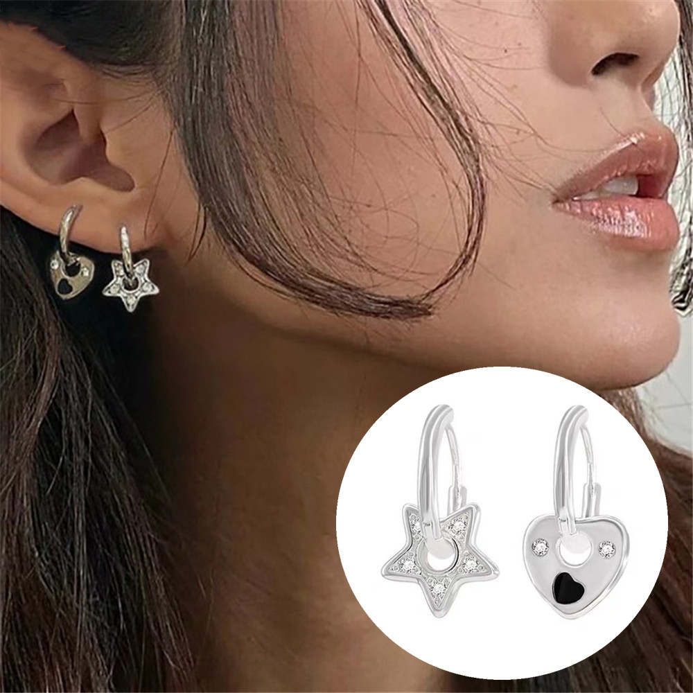 ต่างหู Star Love ไม่สมมาตรเรียบง่ายสําหรับผู้หญิงแฟชั่น Niche ต่างหูขนาดเล็กประณีต