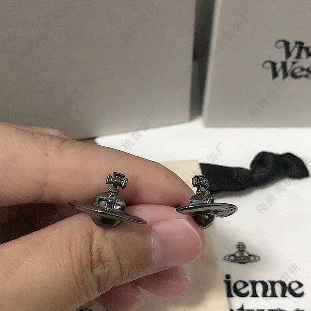 Westwood Vivienne Punk สไตล์ neutral สามมิติต่างหูดาวเสาร์ครึ่งวงกลม