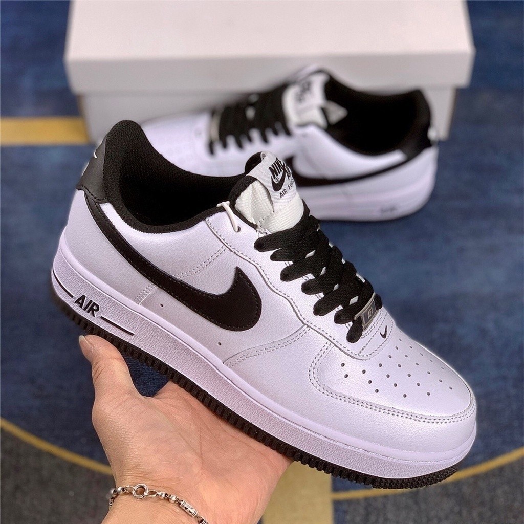 ลดกระหน่ํา Dh7561 102 Air Force 107 รองเท้าผ้าใบสีดําและสีขาวต่ํา GKEA