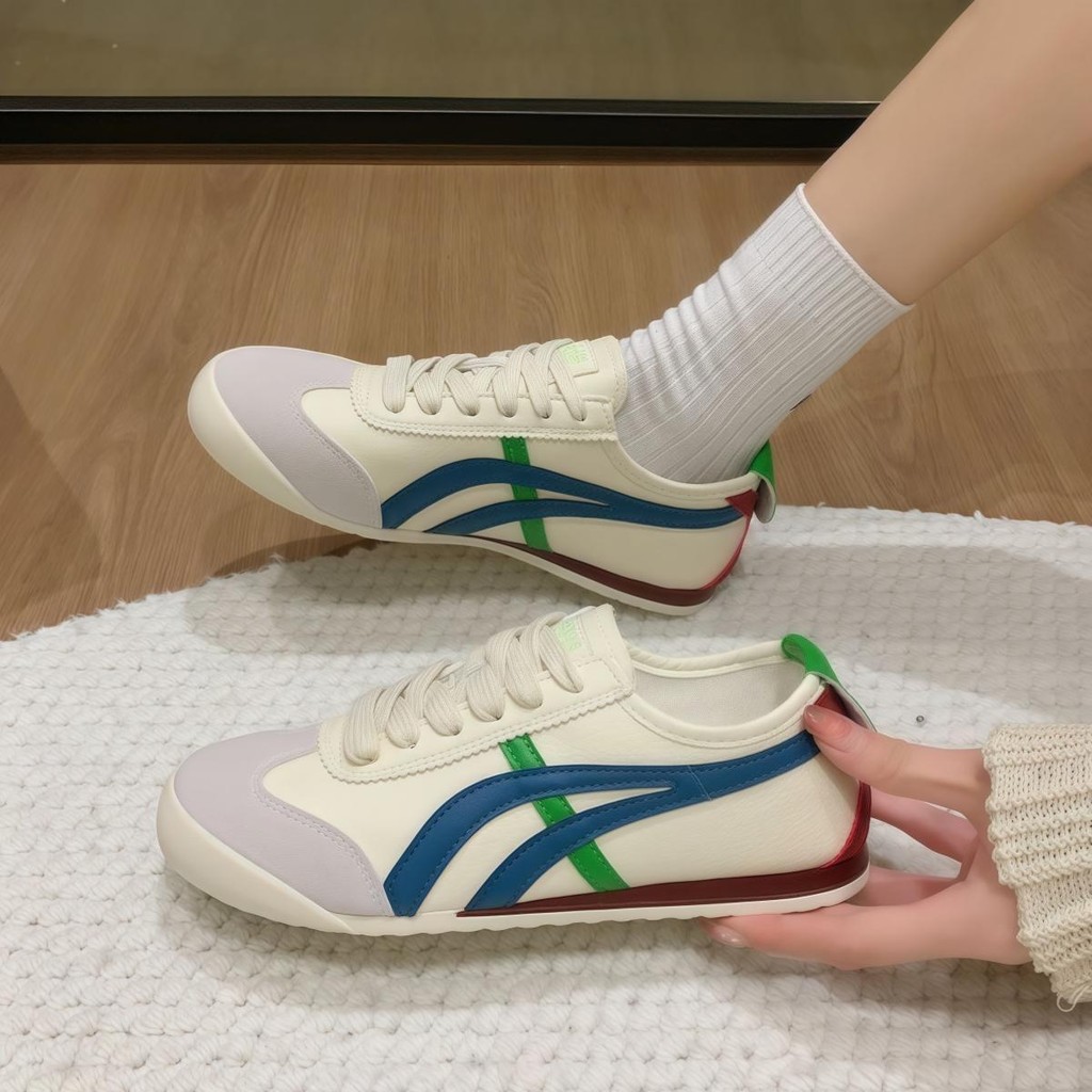 2025รูปแบบใหม่ รองเท้าผ้าใบผู้หญิง fashion หนังPU ส้นแบน รองเท้าผ้าใบลำลอง สวยมินิมอลใส่สบายมากๆคะ