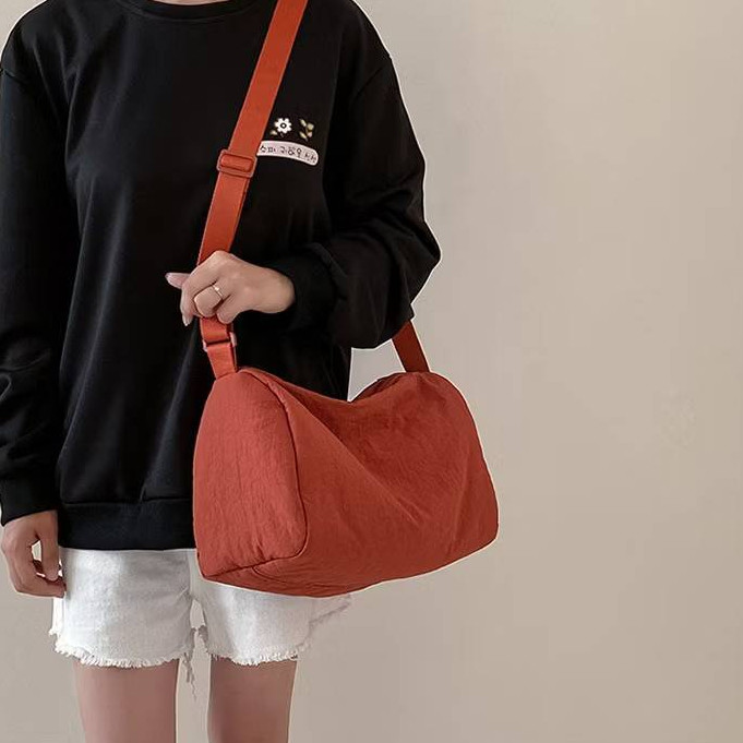 C2229 กระเป๋าสะพายข้างผ้าไนล่อนยู๋ยี๊-ใส่ไอแพดได้ ใบใหญ่