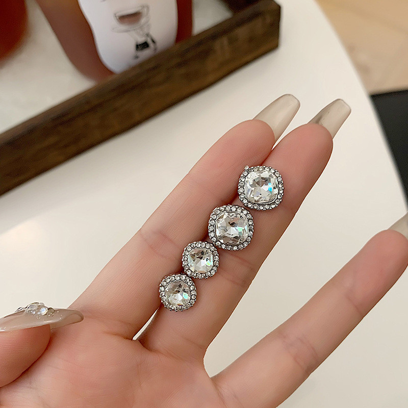 Cubic Zirconia ต่างหูไม่มีรูหูคลิปฝัง Rhinestone คลิปต่างหูโดยไม่ต้องเจาะ Minimalist ต่างหูเครื่องประดับ CEY675 ราคา ถูกที่สุด ดีลบีเคเค แกลเลอรีภาพที่ 6
