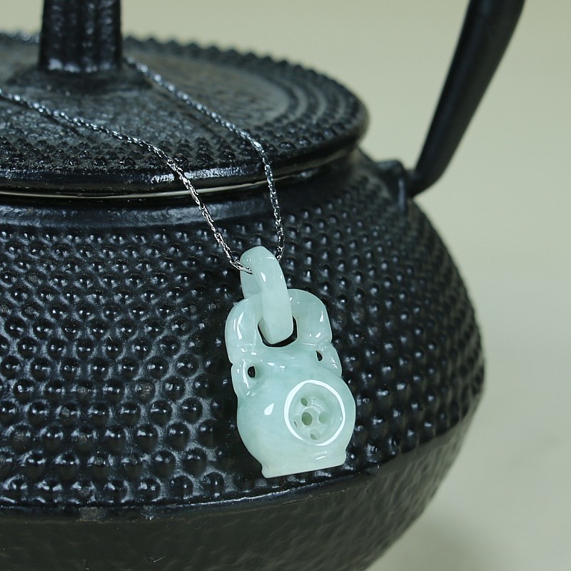 หยกธรรมชาติหยกพม่า A สินค้า Wealthy Peace แจกันจี้ Peace Peace สุภาพสตรีสร้อยคอจี้หยกจี้-Yiyis Home 