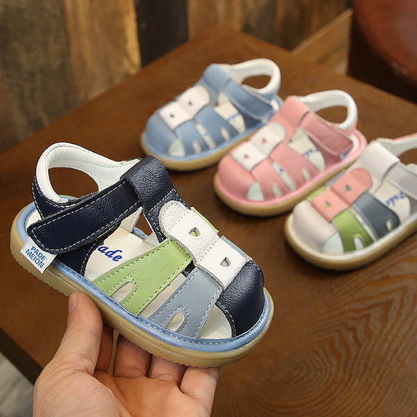 รองเท้ามีไฟ crocs เด็ก รองเท้าแตะเด็กหนังแท้กันลื่นสำหรับฤดูร้อนรองเท้าแตะเด็กวัยหัดเดินสำหรับผู้ชาย