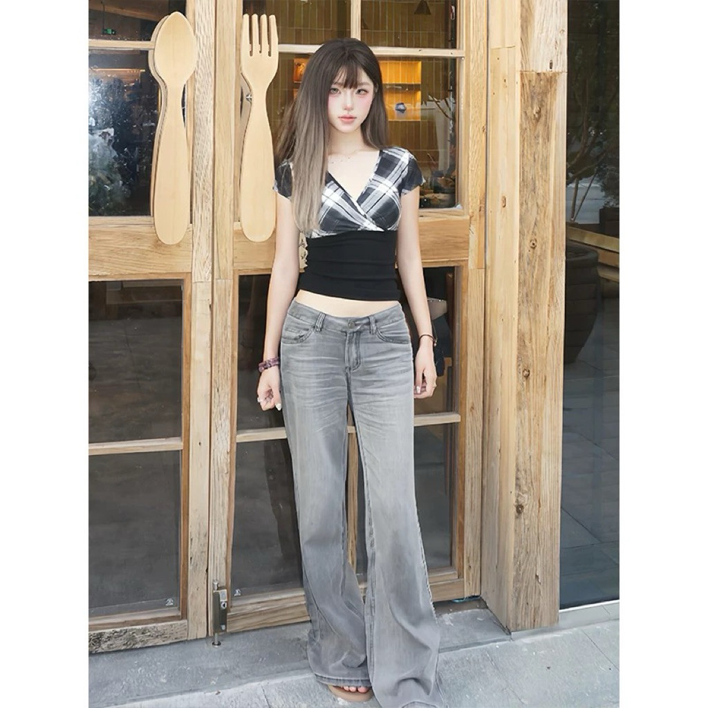 LISA 🕸พร้อมส่ง🌑เสื้อยืดแขนสั้นผู้หญิงต เสื้อครอปทรงรัดรูป  สีดำ คอวี ไขว้ พิมพ์ลายสก๊อแฟชั่นย้อนยุคสไตล์อเมริกัน ผ้าดี - รูปที่ 3