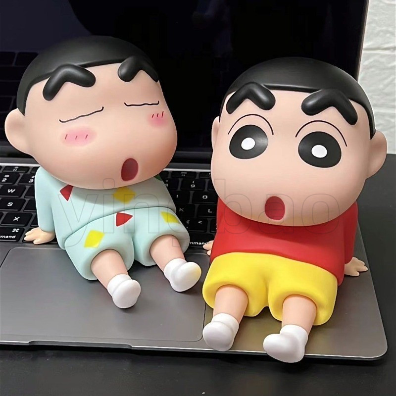 Crayon Shin-chan ขาตั้งโทรศัพท์ Kawaii น่ารักอุปกรณ์เสริมโทรศัพท์แฟชั่นสร้างสรรค์ตุ๊กตาการ์ตูนแบบพกพาเดสก์ท็อปของขวัญ - รูปที่ 4
