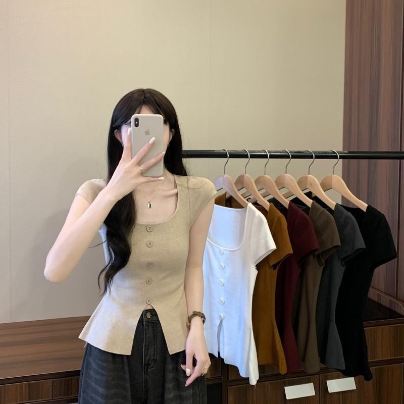 ohho เสื้อไหมพรมแขนสั้นผู้หญิง สไตล์เกาหลี คอยู แขนบินเล็ก ชุดฤดูร้อน สไตล์ตะวันตก รัดเอว เสื้อยืดท็อปสุดสวยเก๋ #D415