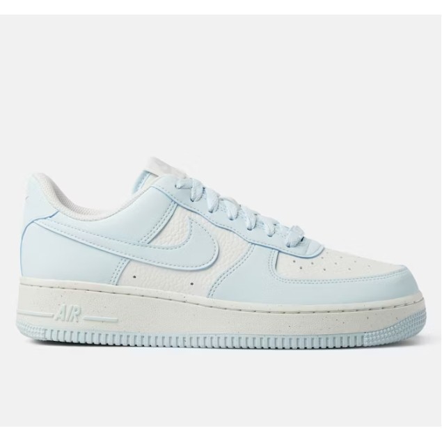รองเท้าผ้าใบ NIKEAir Force 1 HF5385-400