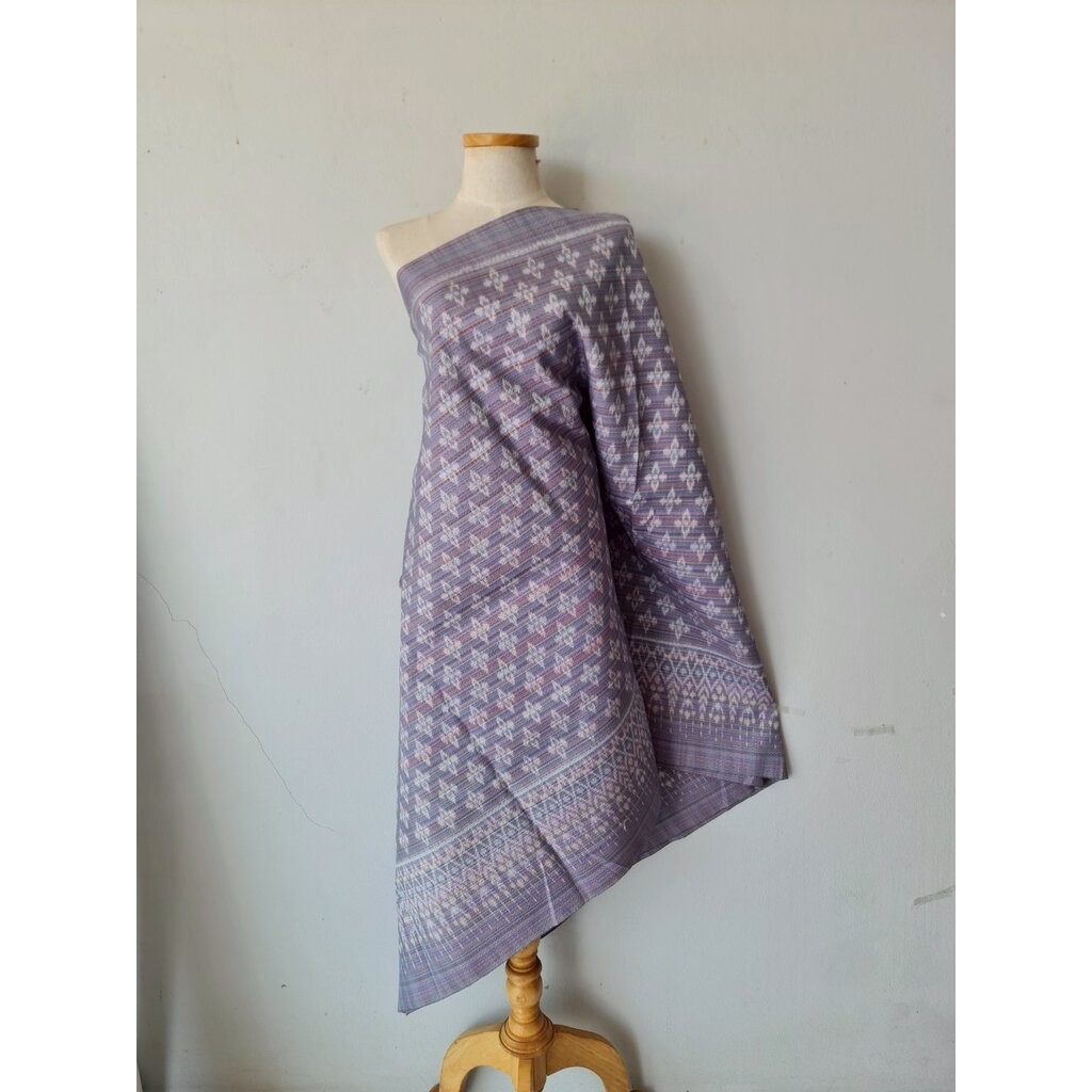 ซิ่น ผ้าไหมมัดหมี่ยกดอก 6ตะกอ ขนาด 1x2เมตร ลายดอกแก้ว พื้นสีม่วง รหัส L9A-119-MM6F3