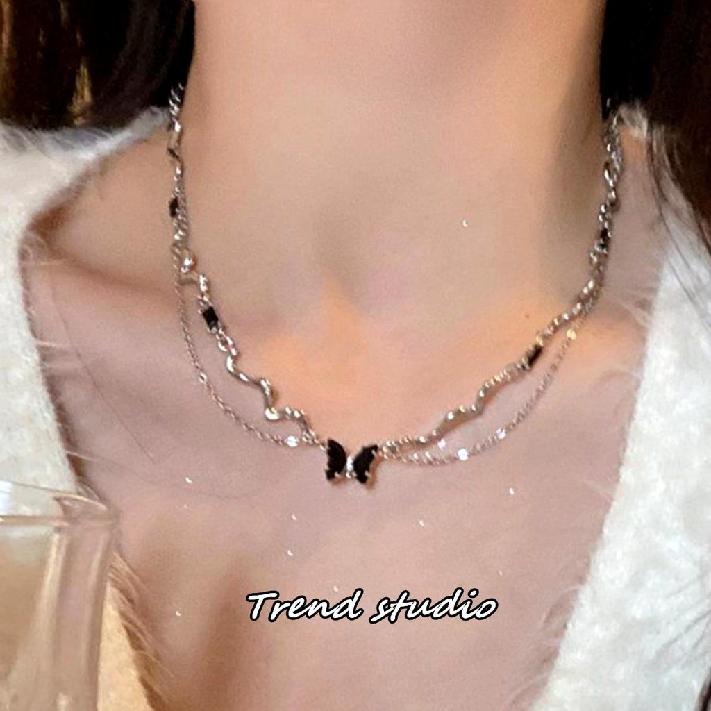 สร้อยคอผีเสื้อสีดำโซ่คู่ สร้อยคอผีเสื้อแฟชั่นสาวฮอต สไตล์เข้มทำให้คอดูสวยมาก