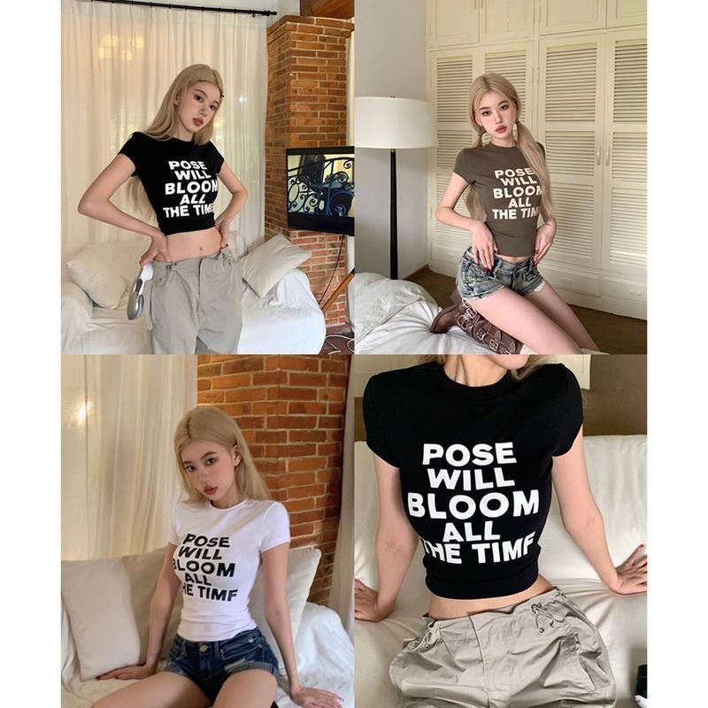 นางสาวเสื้อยืดแขนสั้นคอกลมทรงครอปพิมพ์ลายตัวอักษรเข้ารูป