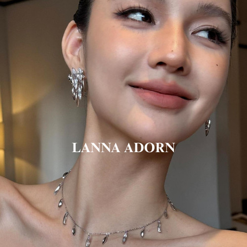 LANNA ADORN สร้อยคอผู้หญิงเงินขอบแฟชั่นเบาหรูหราห่วงโซ่กระดูกไหปลากที่สวยงามของขวัญที่สวยงาม