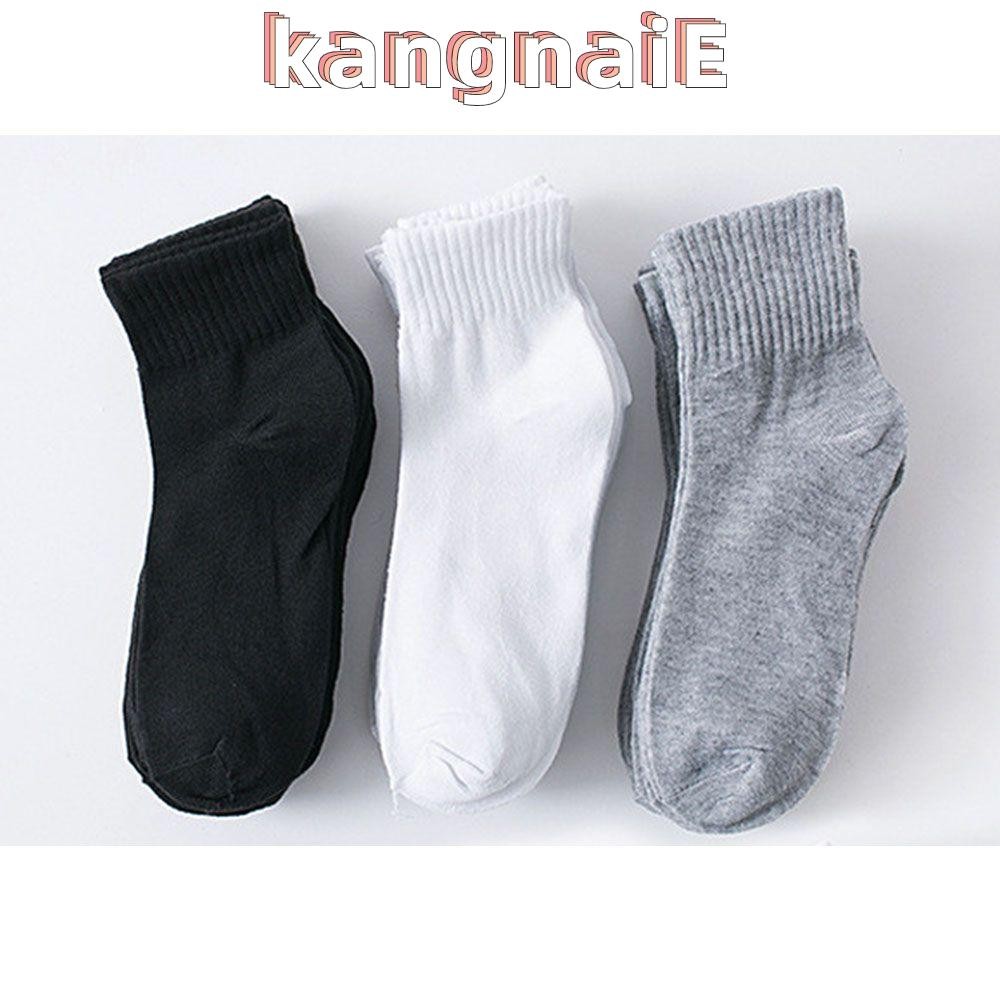 Kangnai ถุงเท้าผู้ชายสีทึบใช้งานได้จริงหนึ่งขนาดท่อกลาง