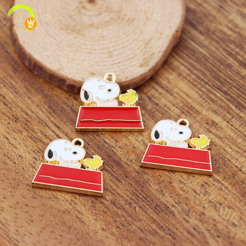 2 ชิ้น/ล็อตการ์ตูนอาบน้ํา Snoopy สุนัขสีขาวโลหะผสมเคลือบจี้ DIY เครื่องประดับอุปกรณ์เสริม Charms สําหรับผู้หญิง, Key Chain/ต่างหู/สร้อยคอจี้ทําด้วยมือ DIY เครื่องประดับ 143