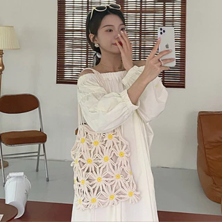 Daisy bag 🌼กระเป๋าถักดอกเดซี่ แบบสาวเกาหลี มี 2 สี งานถักละเอียด มีซับใน P200