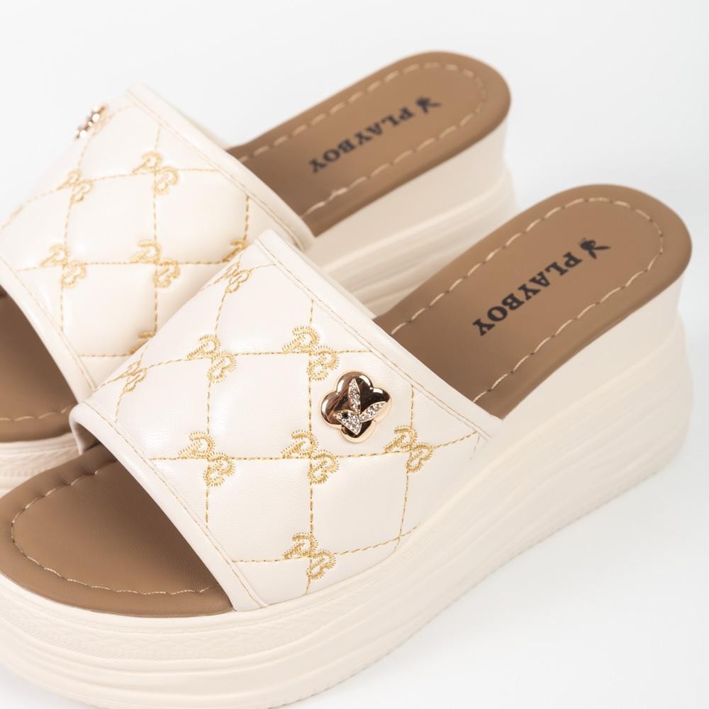 Playboy รองเท้าแตะแพลตฟอร์ม รหัส ST-HS244C120 ดีไซน์ทรงแตะสูงแบบสวมสายคาดปักลายโลโก้ มี2 สี สีLatteและสีGreentea