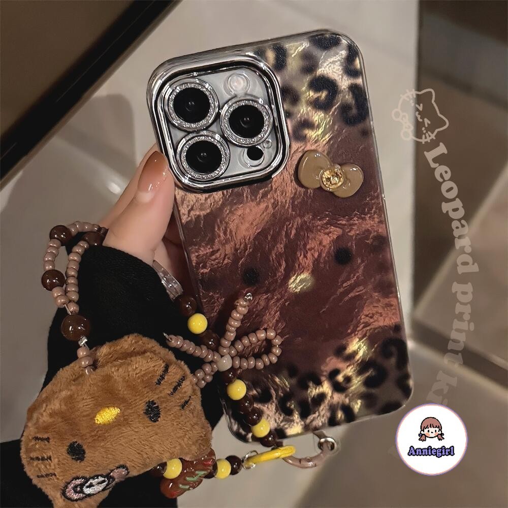 Retro Leopard Hello-Kitty Plush ลูกปัด Lanyard เคสโทรศัพท์สําหรับ IPhone 11 15 16 Pro Max 16plus 12 14 13 Promax XS XR 7 8 Plus เลนส์ชุบป้องกันฮาร์ดโทรศัพท์ฝาหลัง