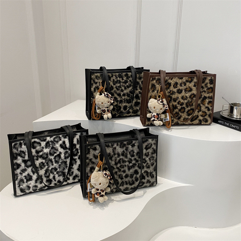 กระเป๋าสะพายไหล่ผ้ากำมะหยี่พิมพ์ลาย niche Leopard