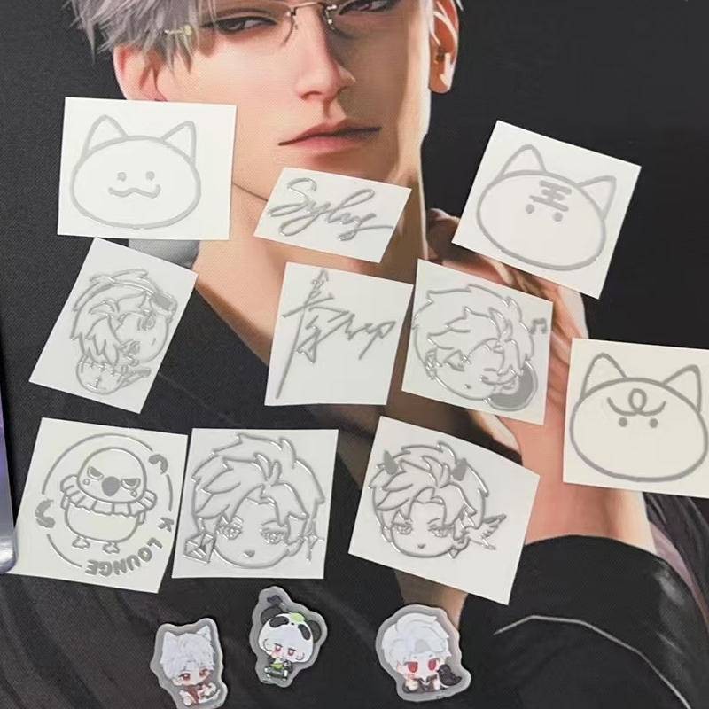 10 ชิ้น/เซ็ตเกม Love และ Deepspace Sylus Qin Che โลหะทองและเงินสไตล์สติกเกอร์สําหรับโทรศัพท์มือถือ iPad โน้ตบุ๊คไดอารี่ตกแต่งของขวัญเครื่องเขียน