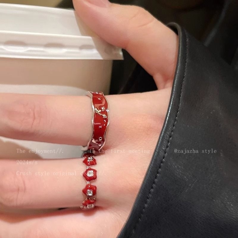 แหวนเปิดเพทายดาวสีเบอร์กันดีสำหรับผู้หญิงแหวนนิ้วชี้ดีไซน์เฉพาะแนววินเทจสไตล์ฮ่องกงสำหรับฤดูใบไม้ร่วงและฤดูหนาวแหวนใส่นิ้วซ้อนกัน Spot Goods