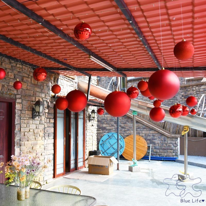Red Bright Matte Glitter Christmas Ball จี้งานรื่นเริงเปิดตกแต่งฉากเค้าโครงพลาสติกแขวน Ball 6-30 ซม.
