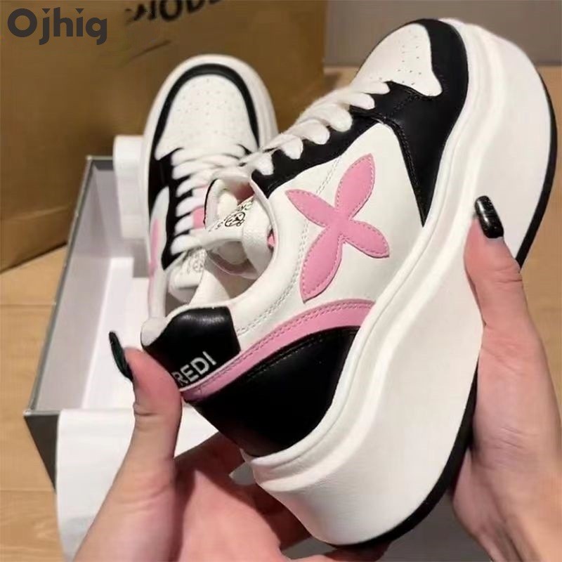 OJHIG รองเท้าผ้าใบผู้หญิง ใหม่แฟชั่นเวอร์ชั่นเกาหลีของแพลตฟอร์มอเนกประสงค์หนังนุ่มเพิ่มความสูงรองเท้าลําลอง