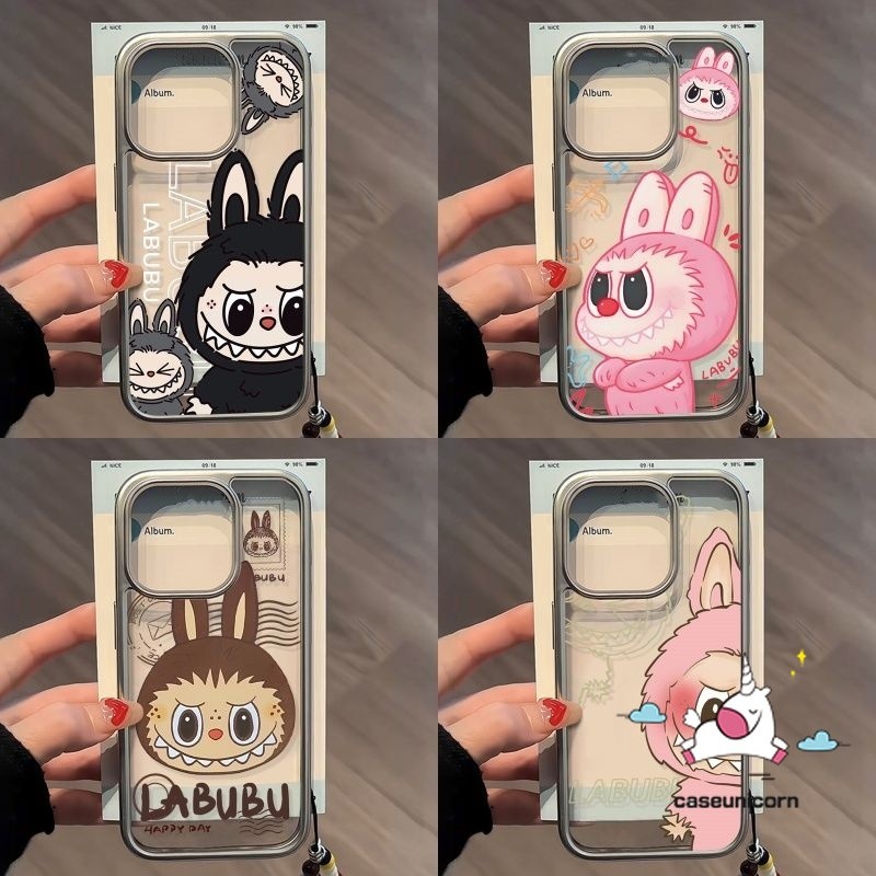 อินเทรนด์การ์ตูนคู่ LABUBUสําหรับIPhone 15 11 16 14 12 13 Pro Max 7Plus XR X Xs Max 7 16 8 15 Plus SE 2020 น่ารักตลกLabubuหรูหราชุบเลนส์กรอบนุ่มกรณี