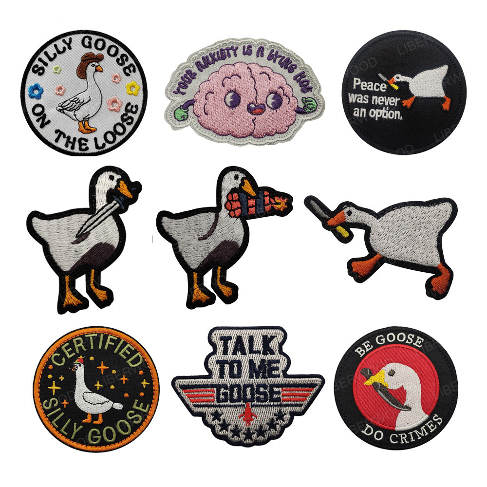 Silly Goose Talk To Me Goose ความวิตกกังวลสมองเย็บปักถักร้อยผ้าแพทช์ Peace Was ไม่เคยตัวเลือกเป็ดมีด Patch ยุทธวิธี Badge สําหรับกระเป๋าเป้สะพายหลัง, หมวกกันน็อค, หมวก, เสื้อผ้า