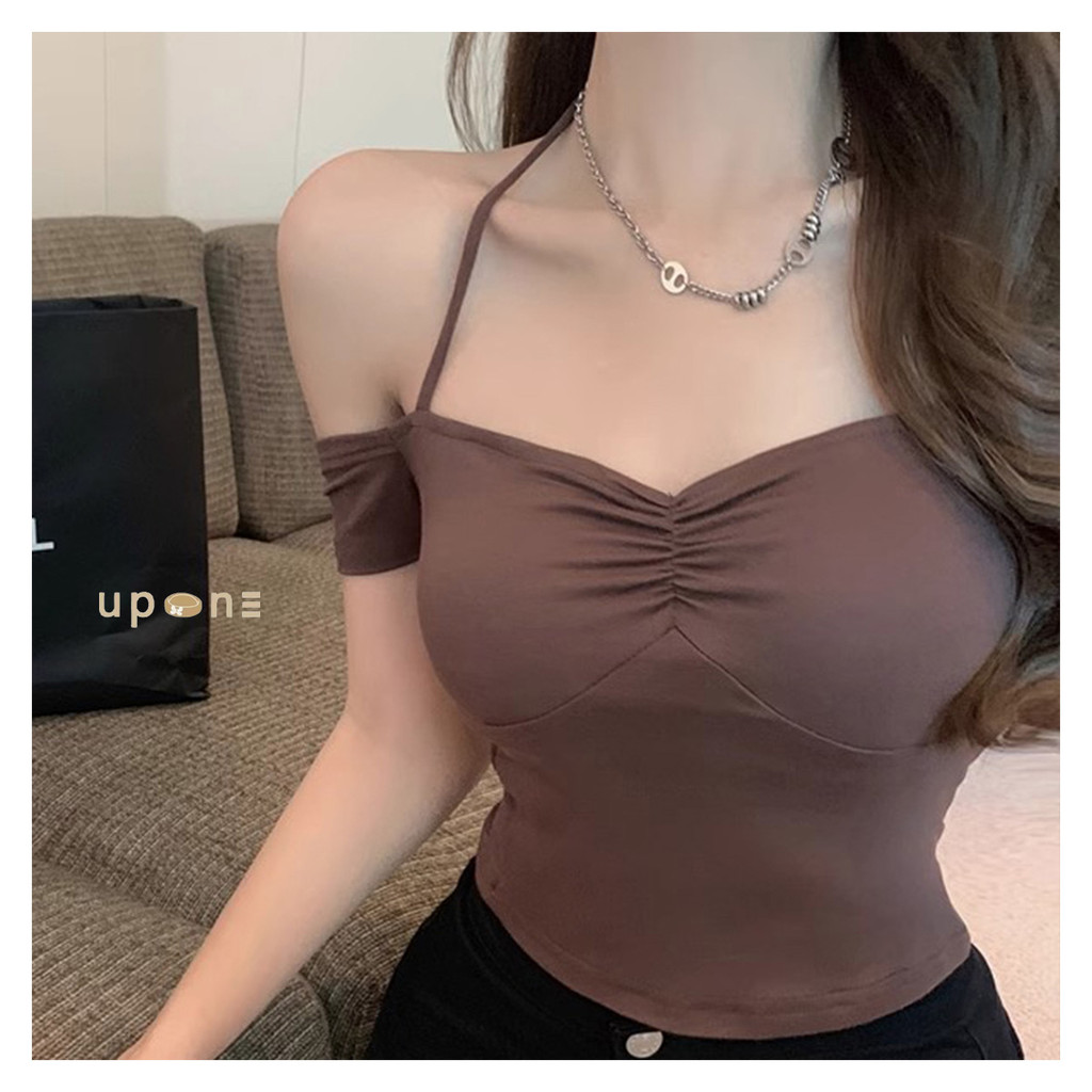 เสื้อครอปแขนสั้นเปิดไหล่ โชว์คอเรียวสุดปัง