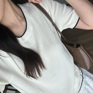 MACARON TOP | เสื้อไหมพรมแขนสั้นคอกลม ติดโลโก้แแบรนด์