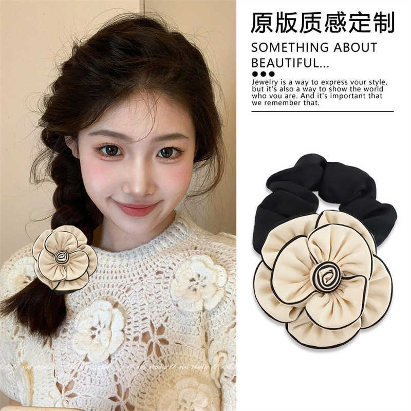 2025 ผ้าผูกผม Camellia Scrunchy