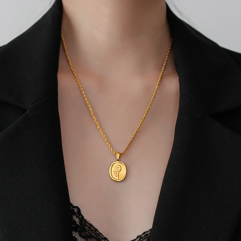 18k Gold-Plated ไทเทเนียมสร้อยคอเหล็ก Non-Fade ขนาดเล็กยี่ห้อดอกไม้ดอกทานตะวันสร้อยคอผู้หญิงยาวเสื้อกันหนาวจี้ Twist Chain Niche หรูหรา