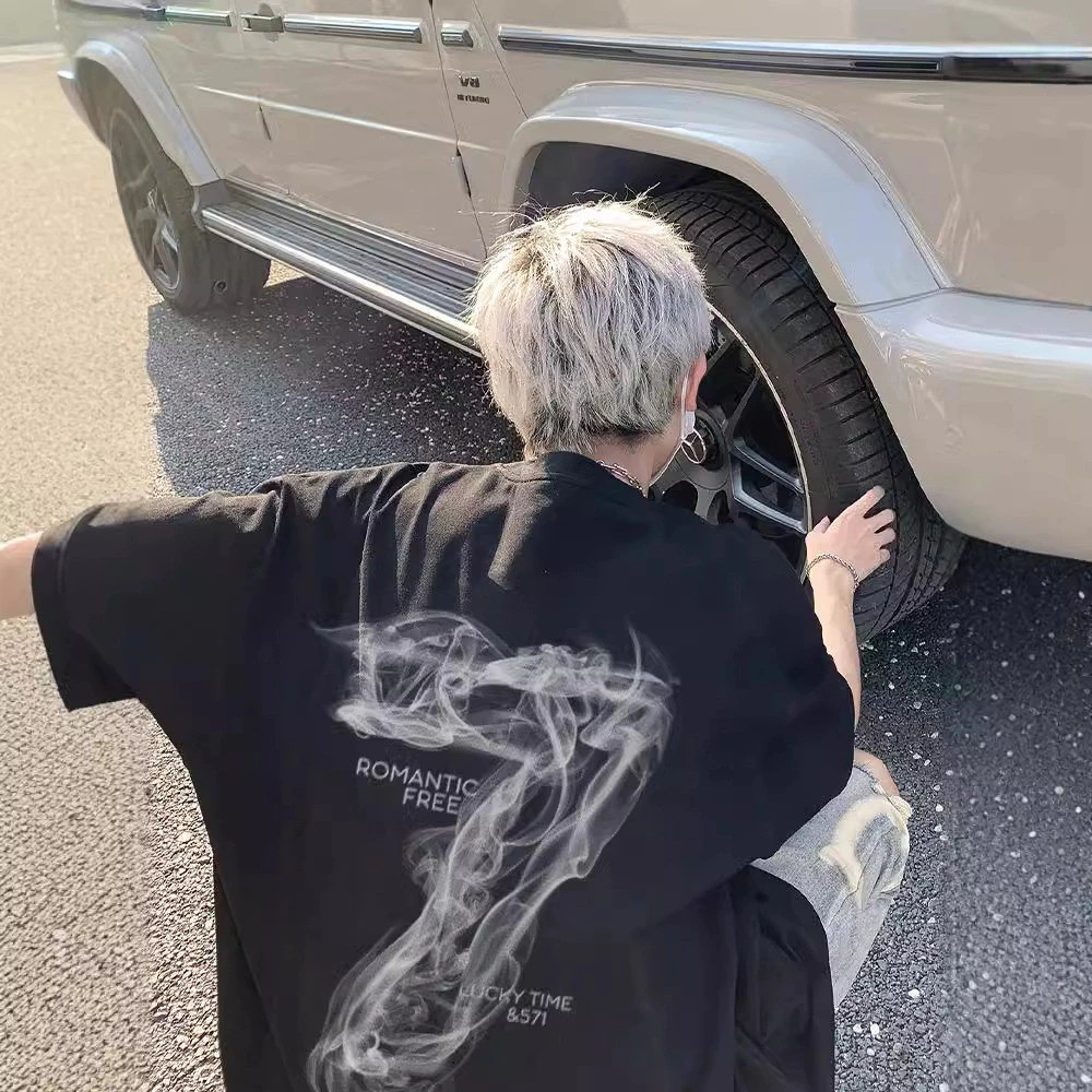 2026 เสื้อยืด oversize เสื้อยืดสีดํา คอกลม การ์ตูน  สไตล์อเมริกัน