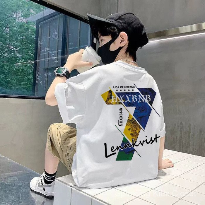 ทีเชิ้ตฤดูร้อนสำหรับเด็กชาย 2025 สไตล์ใหม่ เสื้อผ้าแขนสั้นสำหรับเด็กชายใหญ่ สไตล์ฤดูร้อน ผ้าฝ้ายแท้