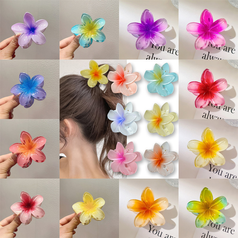 กิ๊บติดผมลายดอกไม้เป็นที่นิยมสําหรับผู้หญิง